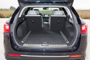kia-optima-farmari_takaluukku